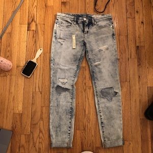 🆕 Distressed Jeans